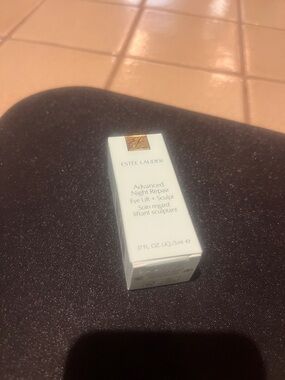 Estee Lauder Advanced Night Repair Eye Lift + Sculpt — White with Gold Accents